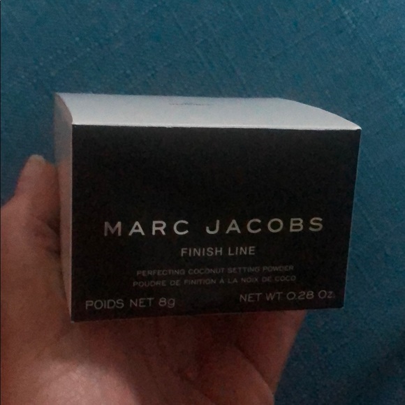 Finish-Line Perfecting Coconut Setting Powder - Picture 2 of 3